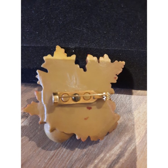 Vintage Plastic Acorn with Oak Leave Pin, Brooch, Fall Pin - Picture 8 of 8